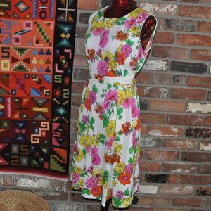 VINTAGE 70s Bright Floral PRINT Hostess Day DRESS Sleeveless Belted S-M